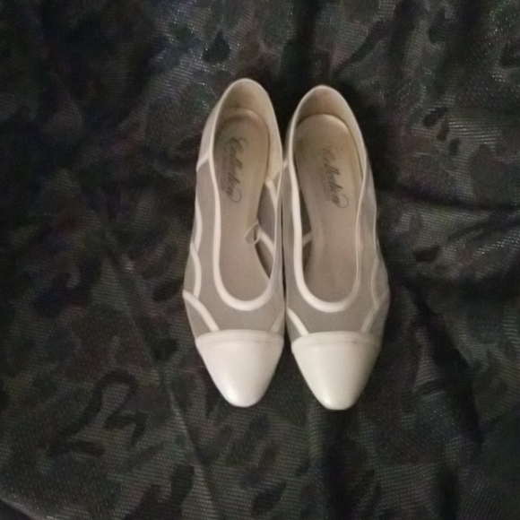 Women's shoes - Picture 2 of 3